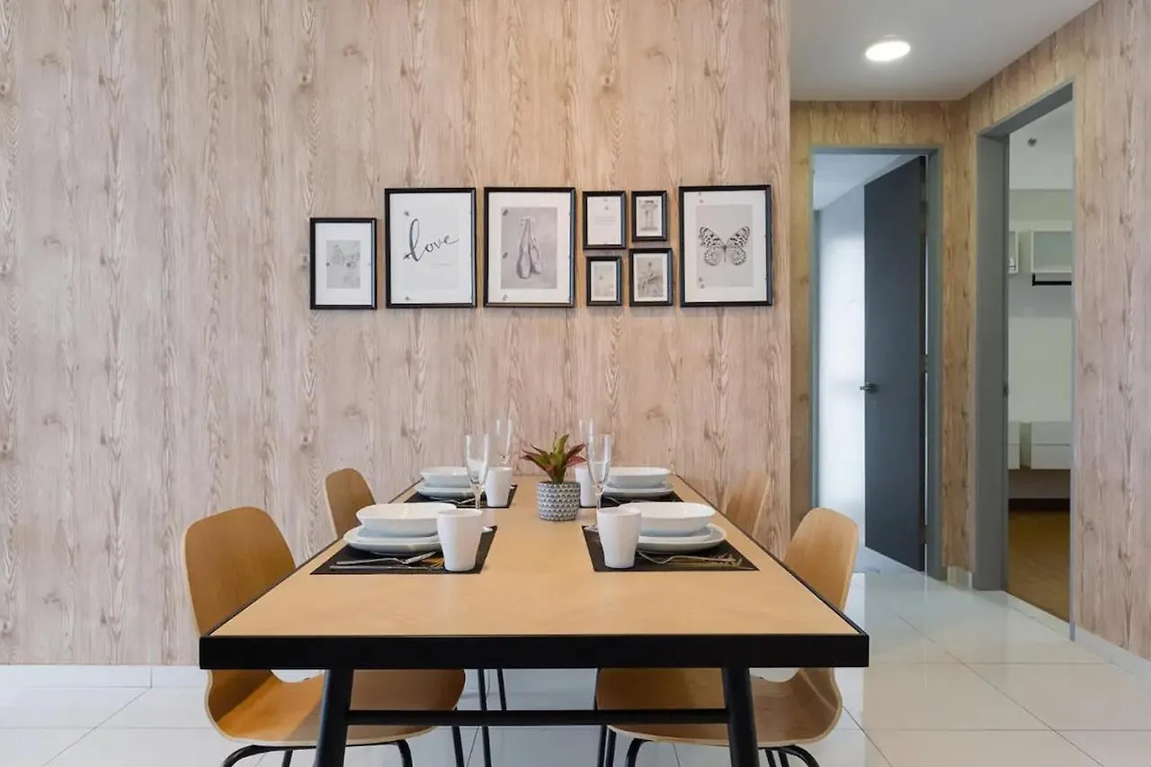 Apartment Beacon Executive Suite George Town