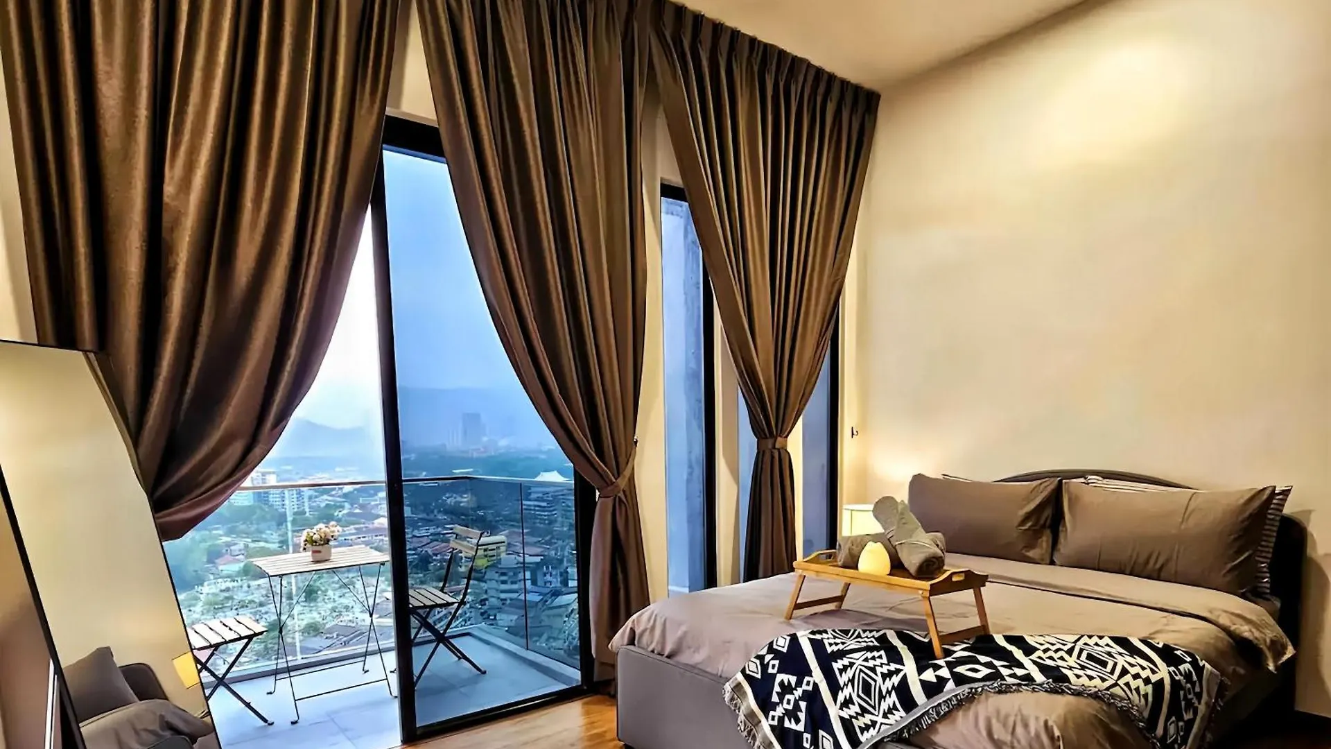 Apartment Beacon Executive Suite George Town