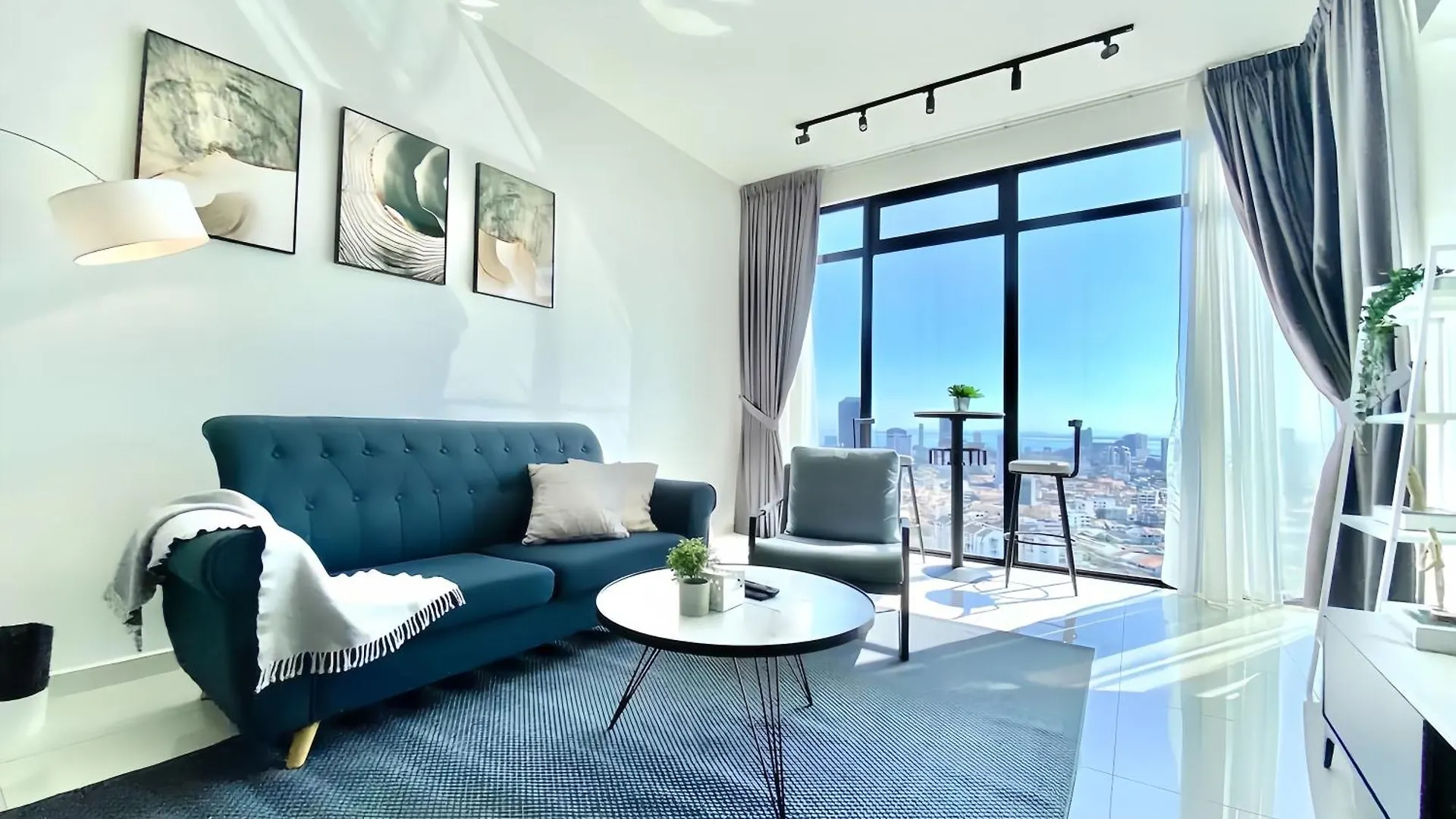 Apartment Beacon Executive Suite George Town