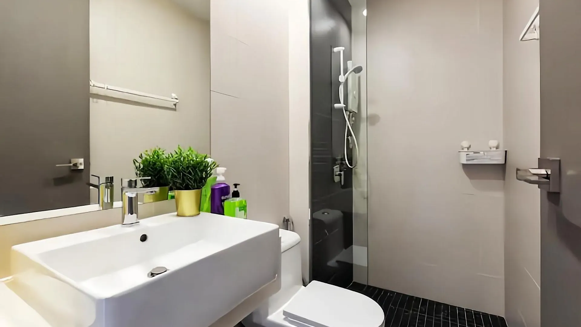 Beacon Executive Suite George Town 0*,